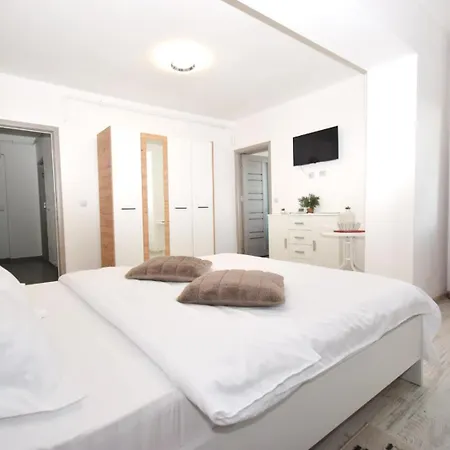 Nezar Apartment Craiova